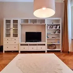 Via Gatteri 60 Apartamento *