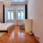 Via Gatteri 60 * Трієст